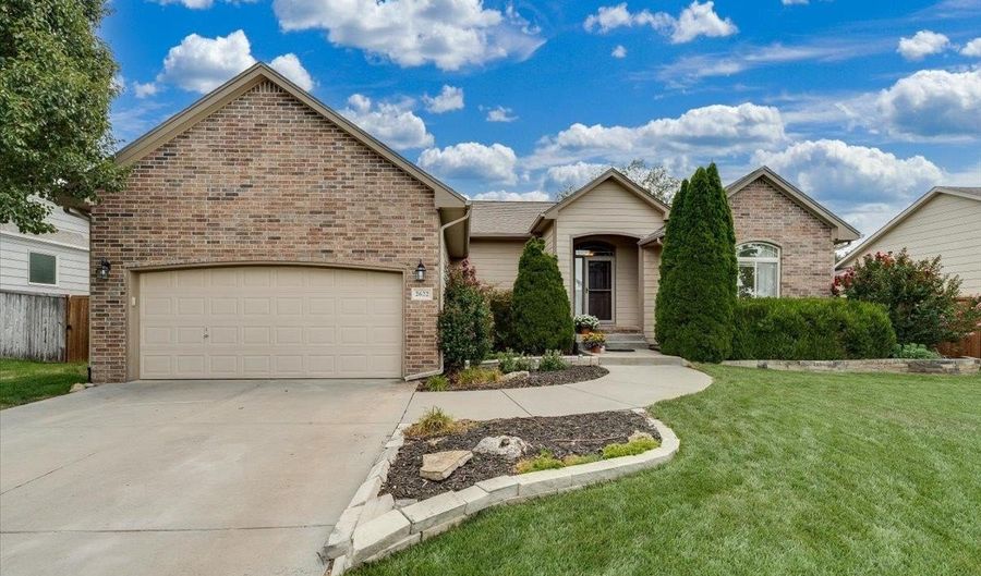 2622 N Fieldstone St, Andover, KS 67002 - 3 Beds, 3 Bath