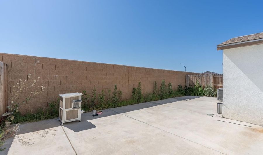 6421 Maple Leaf Ln, Riverbank, CA 95367 - 5 Beds, 3 Bath