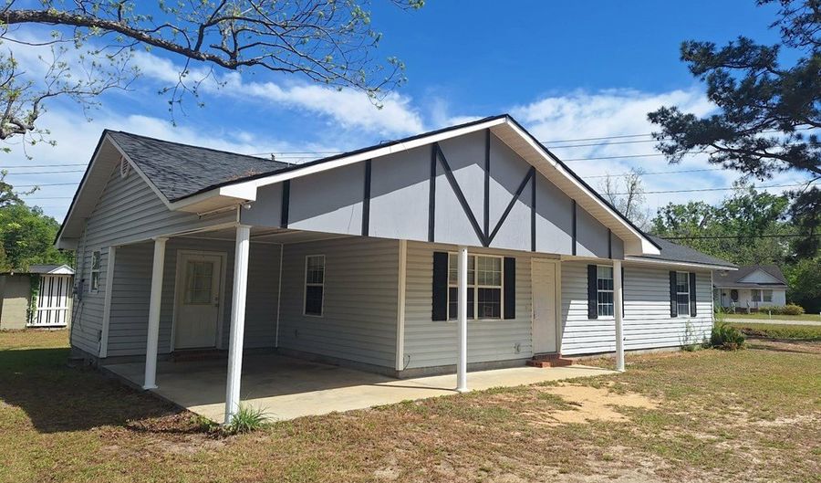 37 Faison St, Baxley, GA 31513 - 3 Beds, 1 Bath
