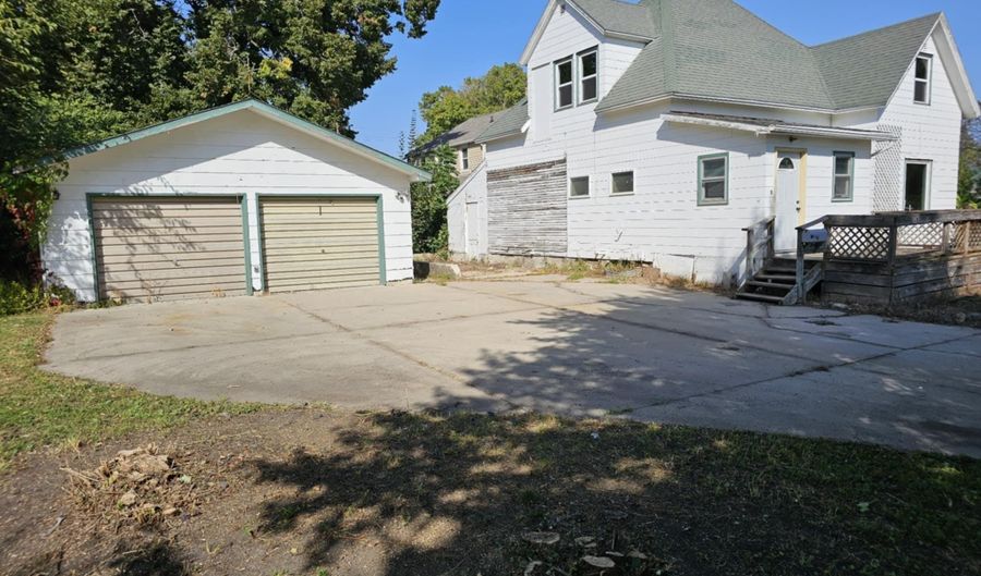 422 Cerro Gordo St, Ackley, IA 50601 - 4 Beds, 1 Bath