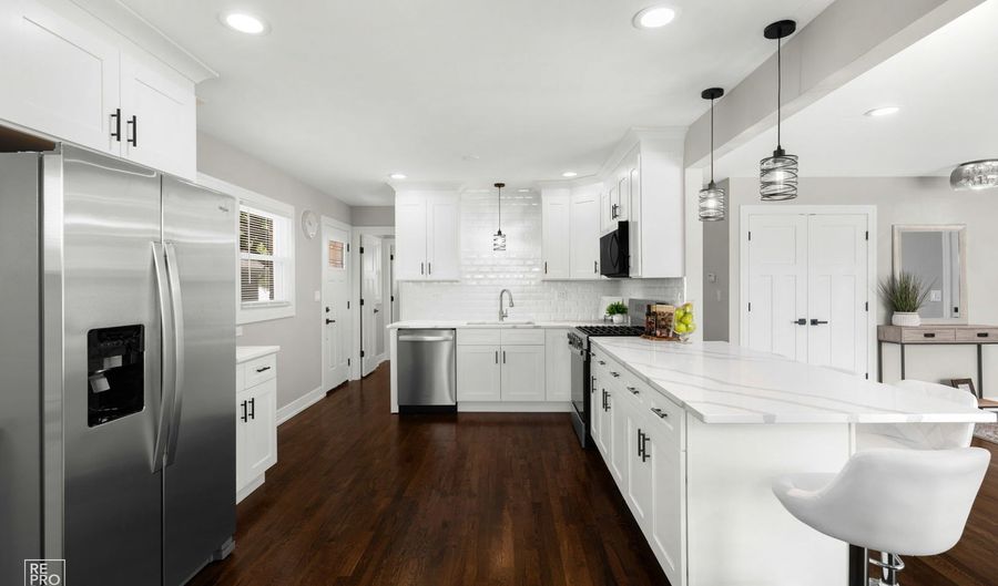 1166 S Highland Ave, Arlington Heights, IL 60005 - 3 Beds, 3 Bath