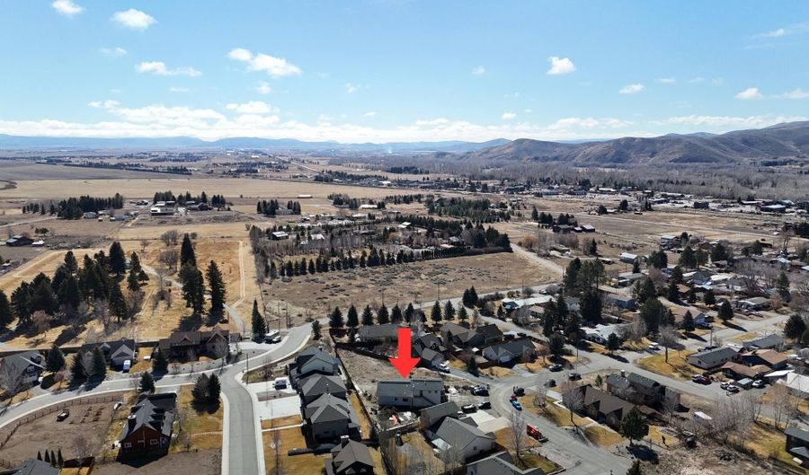 471 Maple Ridge Loop, Bellevue, ID 83313 - 4 Beds, 5 Bath