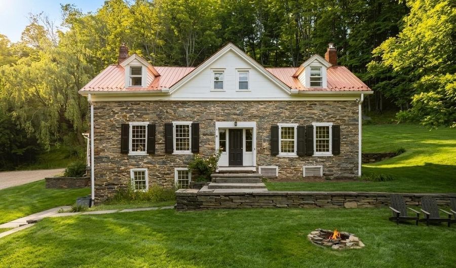 31 Upper Whitfield Rd, Accord, NY 12404 - 4 Beds, 4 Bath