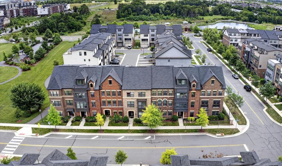 22426 PHILANTHROPIC, Ashburn, VA 20146 - 5 Beds, 5 Bath