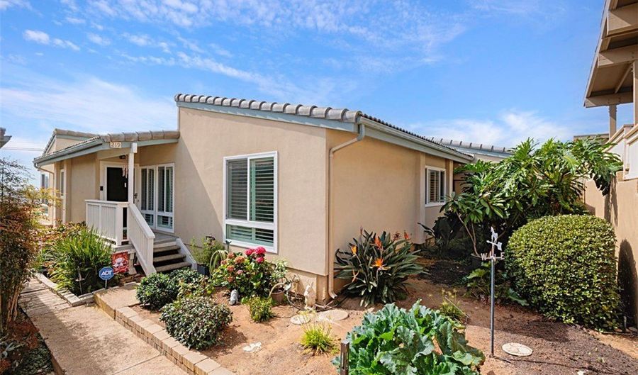 219 Turf View Dr, Solana Beach, CA 92075 - 2 Beds, 2 Bath