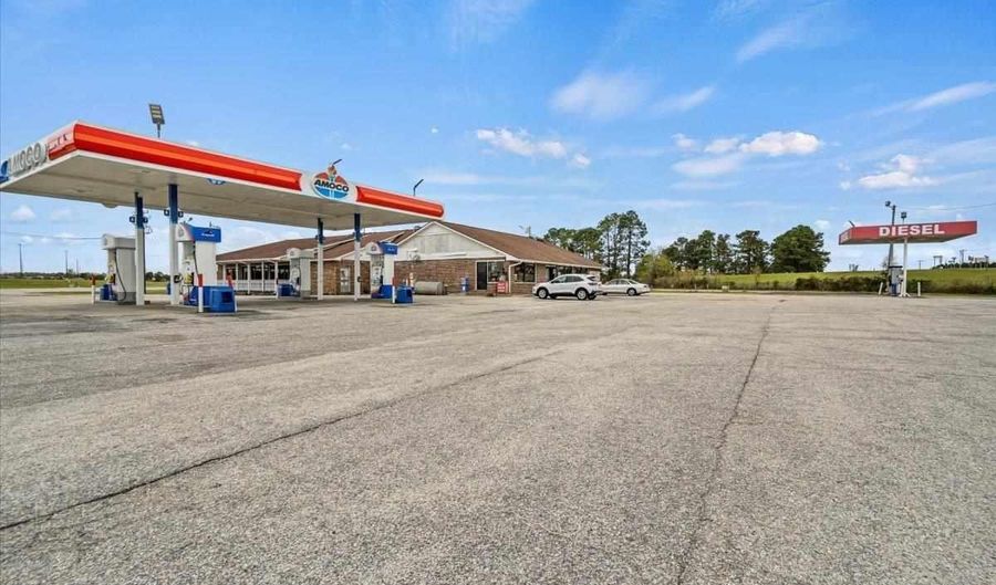 1674 Wisacky Hwy, Bishopville, SC 29010 - 0 Beds, 4 Bath