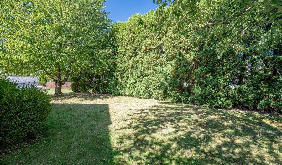 6488 S Timberidge Dr, Austintown, OH 44515 - 3 Beds, 3 Bath