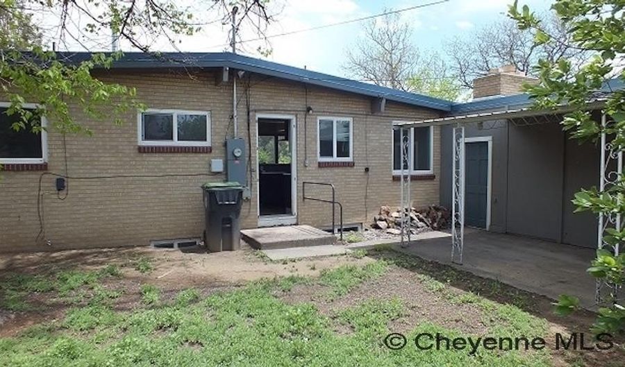 808 WINDMILL Rd, Cheyenne, WY 82001 - 5 Beds, 2 Bath