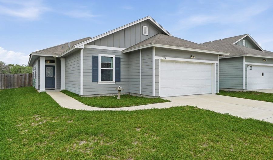 1924 Shellbank Ave, Aransas Pass, TX 78336 - 4 Beds, 2 Bath