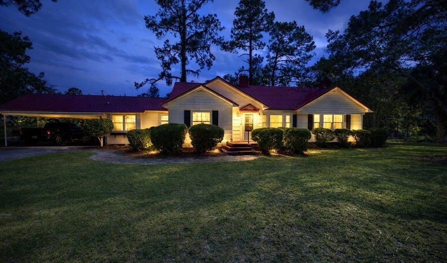 401 Lee St, Alma, GA 31510 - 3 Beds, 3 Bath