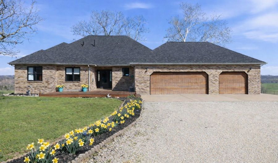 24352 State Highway Ee, Aurora, MO 65605 - 4 Beds, 3 Bath