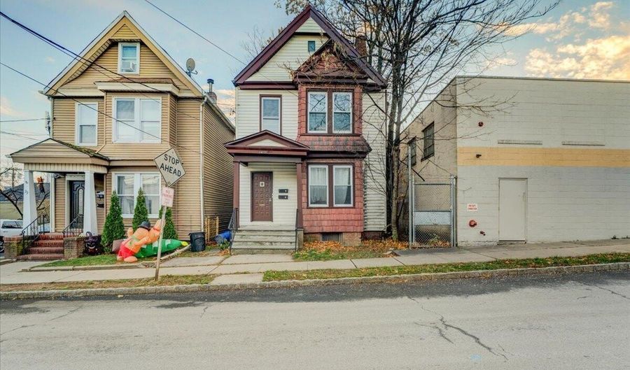 81 Holmes St, Belleville, NJ 07109 - 3 Beds, 1 Bath