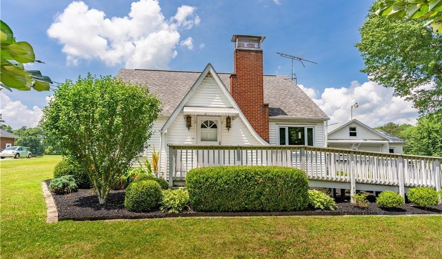 8463 Schubert Ave NE, Alliance, OH 44601 - 3 Beds, 2 Bath