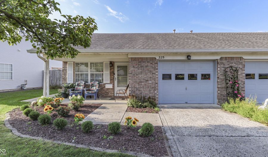 325 Dangerfield Dr, Beech Grove, IN 46107 - 2 Beds, 2 Bath