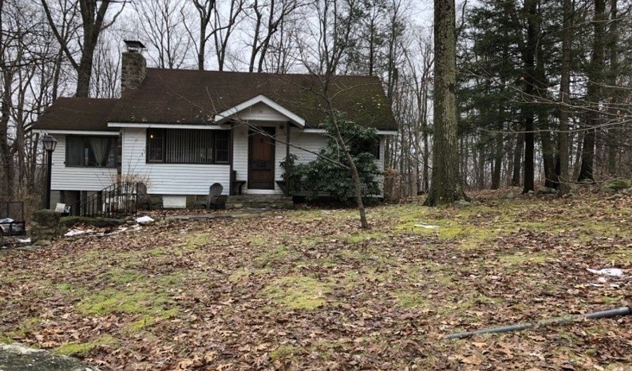 218 Wawayanda Rd, Alloway, NJ 07422 - 2 Beds, 1 Bath