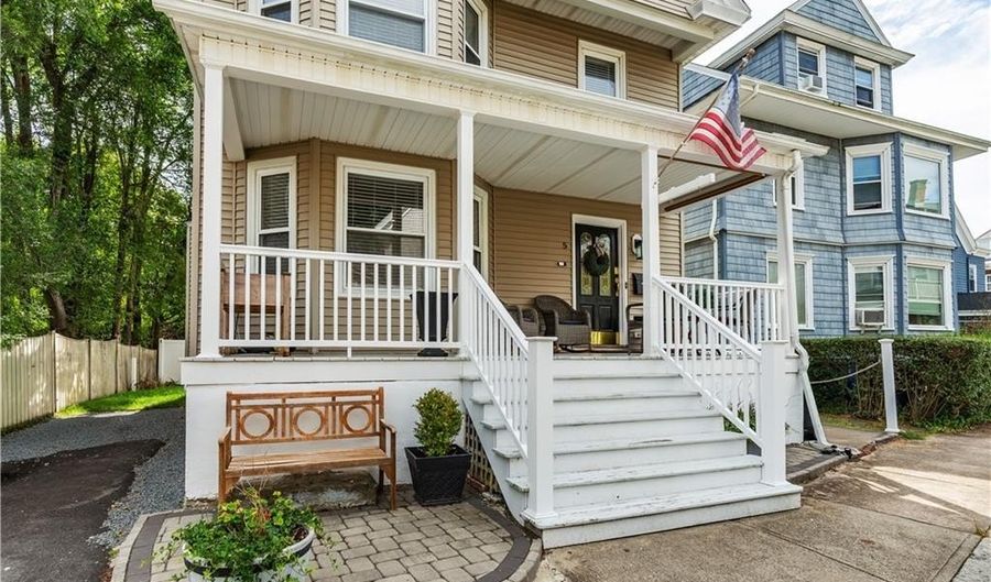 5 Gardiner St, Newport, RI 02840 - 3 Beds, 2 Bath