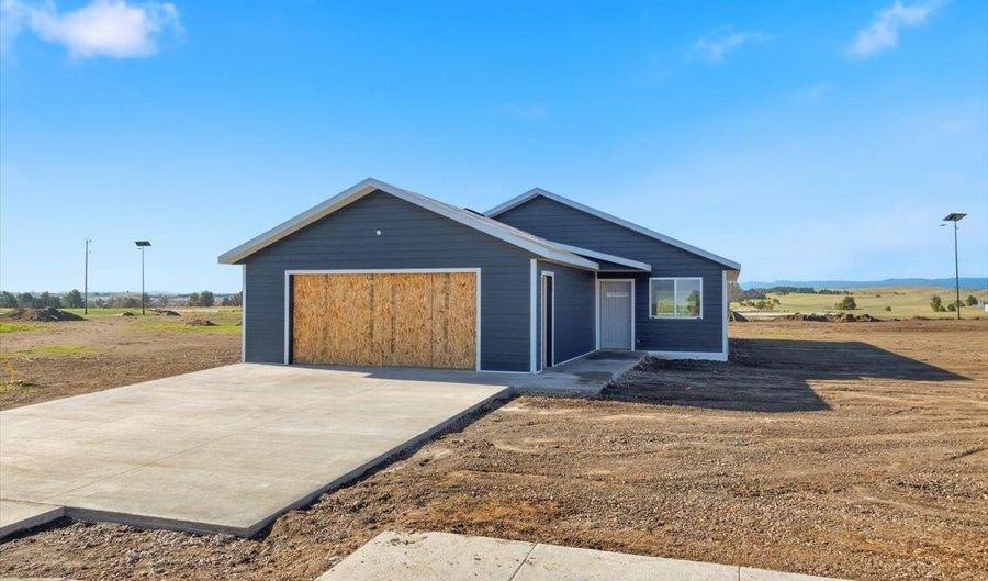 10889 Eagle Ct, Belle Fourche, SD 57717 - 3 Beds, 2 Bath