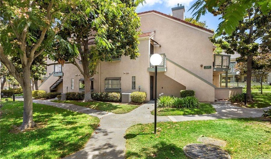 3537 W Greentree Cir C, Anaheim, CA 92804 - 2 Beds, 2 Bath