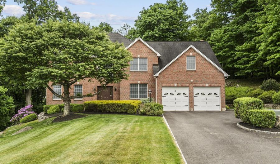 12 Logans Way, Danbury, CT 06811 - 4 Beds, 4 Bath
