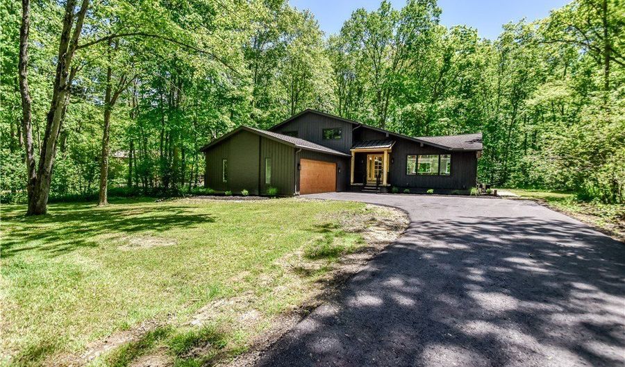 19121 Brewster Rd, Aurora, OH 44202 - 4 Beds, 3 Bath