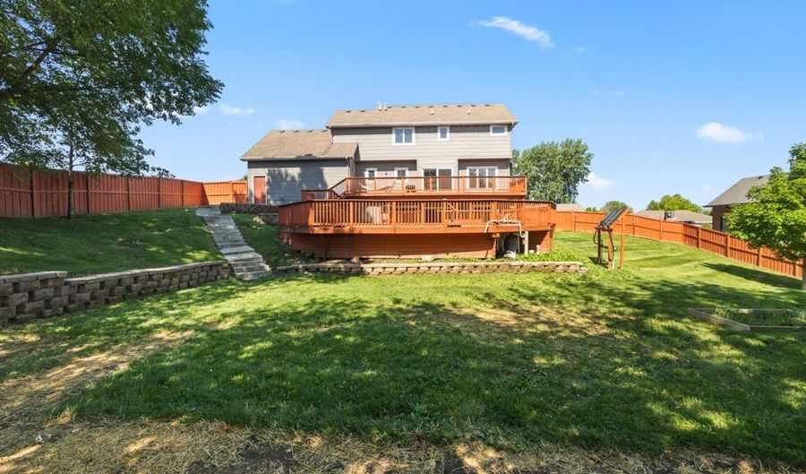 923 S 10th St, Adel, IA 50003 - 5 Beds, 4 Bath