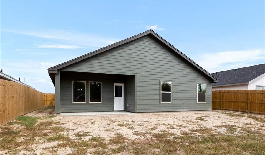 1666 Grayhawk Dr, Basehor, KS 66007 - 4 Beds, 2 Bath