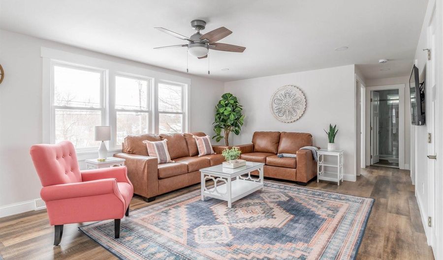 466 Essex St, Bangor, ME 04401 - 3 Beds, 1 Bath