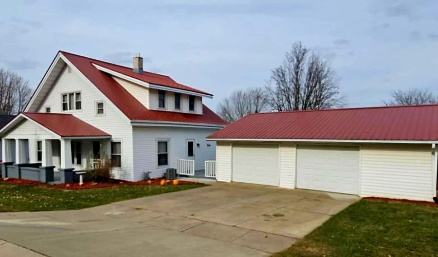 221 W Hall St, Kendall, WI 54638 - 3 Beds, 1 Bath