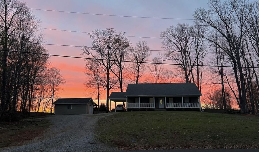 135 Central Ave, Benton, TN 37307 - 3 Beds, 2 Bath