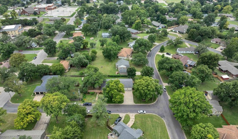 291 W Westwood Dr, Augusta, KS 67010 - 3 Beds, 3 Bath