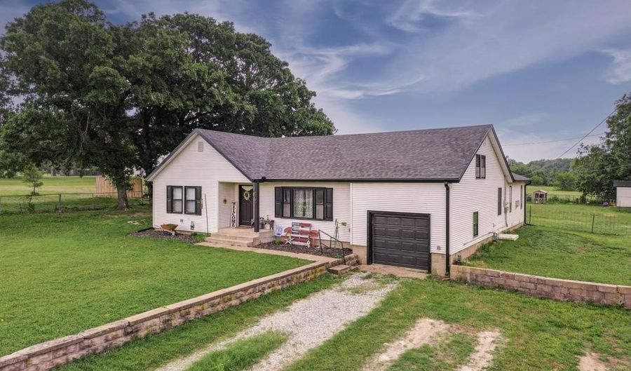 6797 312th Rd, Arkansas City, KS 67005 - 3 Beds, 2 Bath