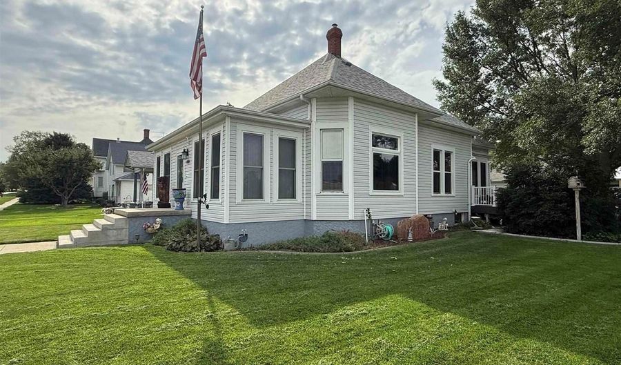 400 Reed St, Akron, IA 51001 - 3 Beds, 2 Bath