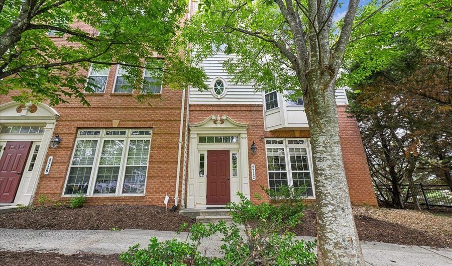5722 CALLCOTT Way B, Alexandria, VA 22312 - 3 Beds, 3 Bath