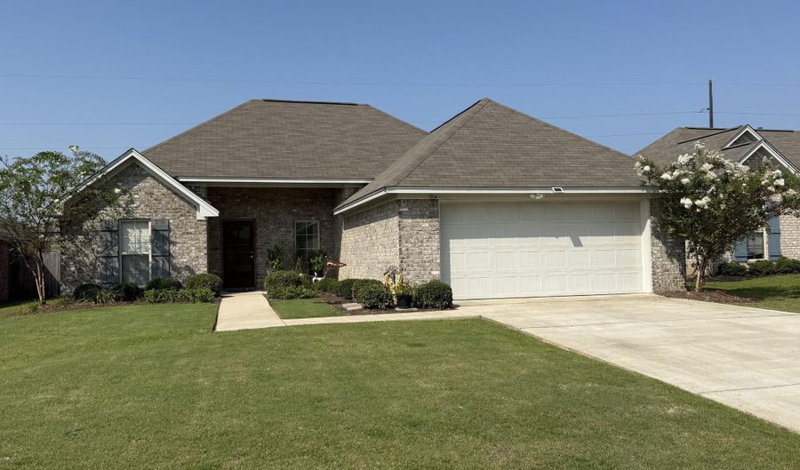 1204 Addison Ln, Brandon, MS 39042 - 3 Beds, 2 Bath