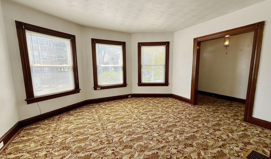 510 Park St, Bridgeport, CT 06608 - 6 Beds, 3 Bath