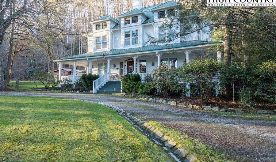 4584 4582 NC Highway 194 S, Banner Elk, NC 28604 - 7 Beds, 8 Bath
