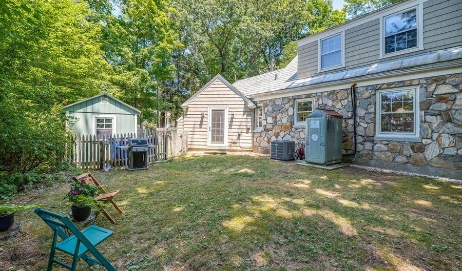 18 Plum Tree Rd, Amherst, MA 01002 - 2 Beds, 2 Bath