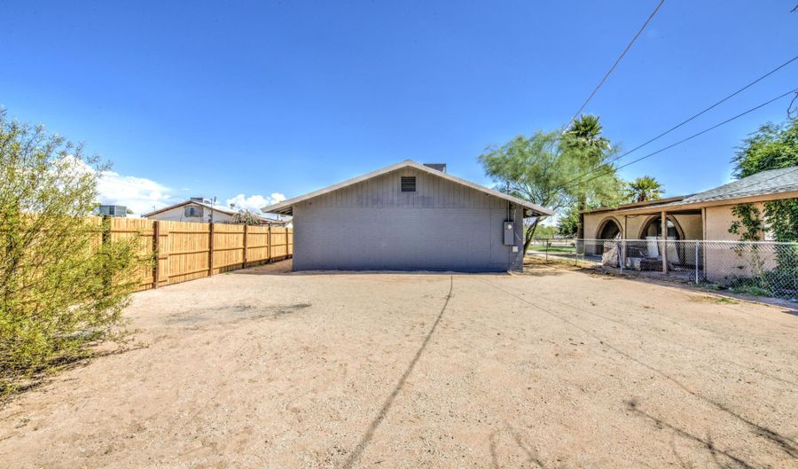 305 N MORRISON Ave, Casa Grande, AZ 85122 - 3 Beds, 2 Bath