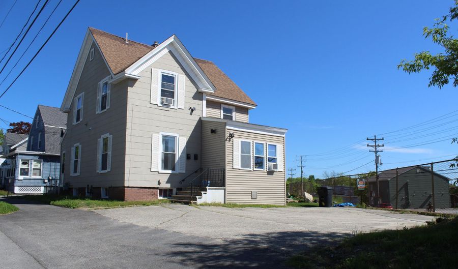 7 Grove St, Auburn, ME 04210 - 0 Beds, 3 Bath