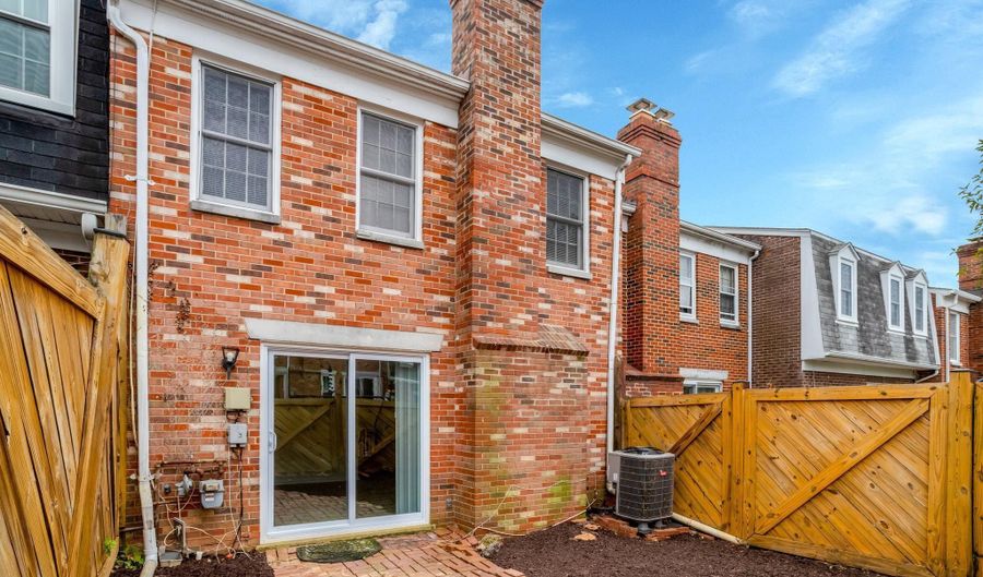 4112 CENTURY Ct, Alexandria, VA 22312 - 3 Beds, 4 Bath