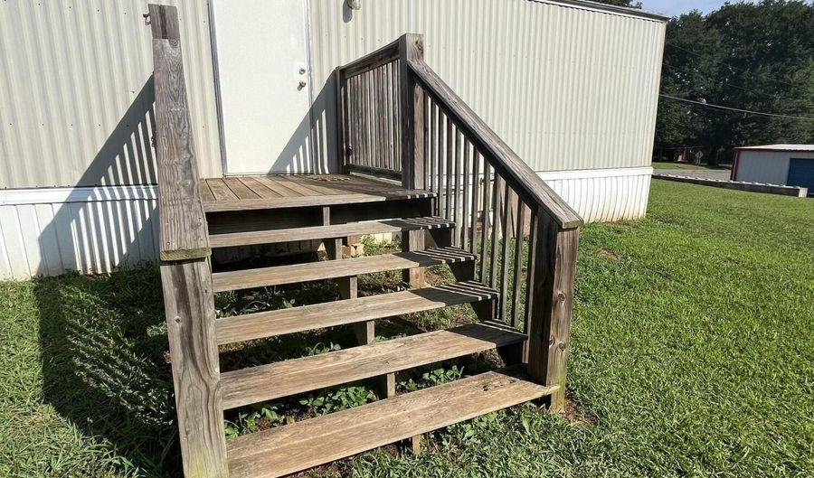 139 Poplar St, Benton, TN 37307 - 2 Beds, 1 Bath