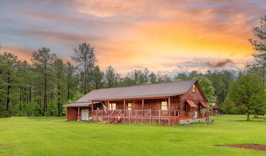 28786 Harbor Rd, Andalusia, AL 36421 - 4 Beds, 3 Bath