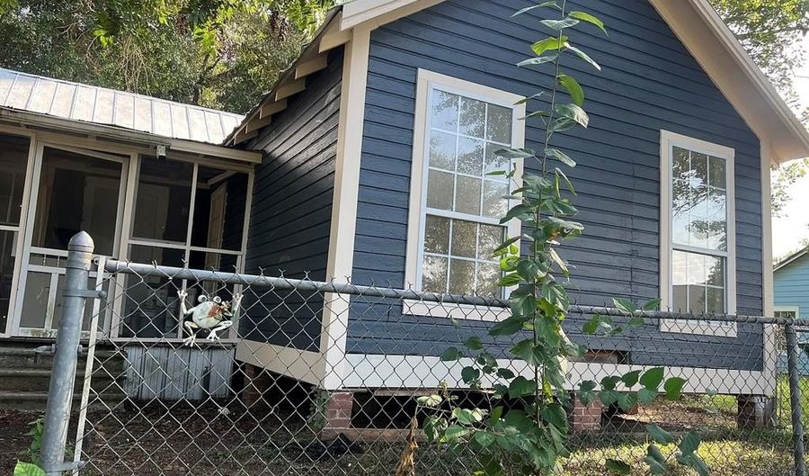 526 TENTH Ave, Albany, GA 31701 - 2 Beds, 1 Bath