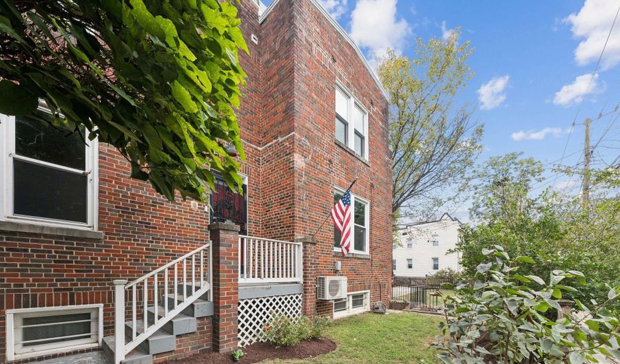 5627 7TH St NW, Washington, DC 20011 - 4 Beds, 3 Bath