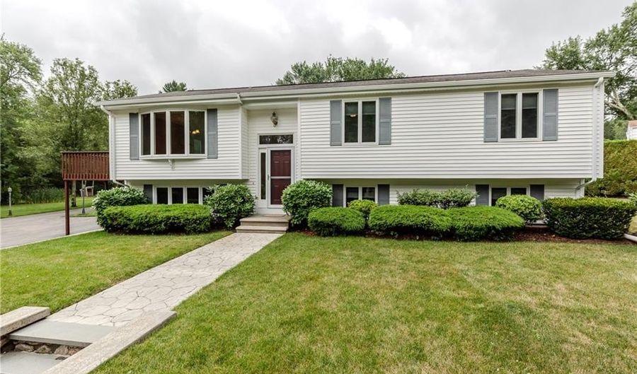 422 Buxton St, North Smithfield, RI 02896 - 3 Beds, 3 Bath