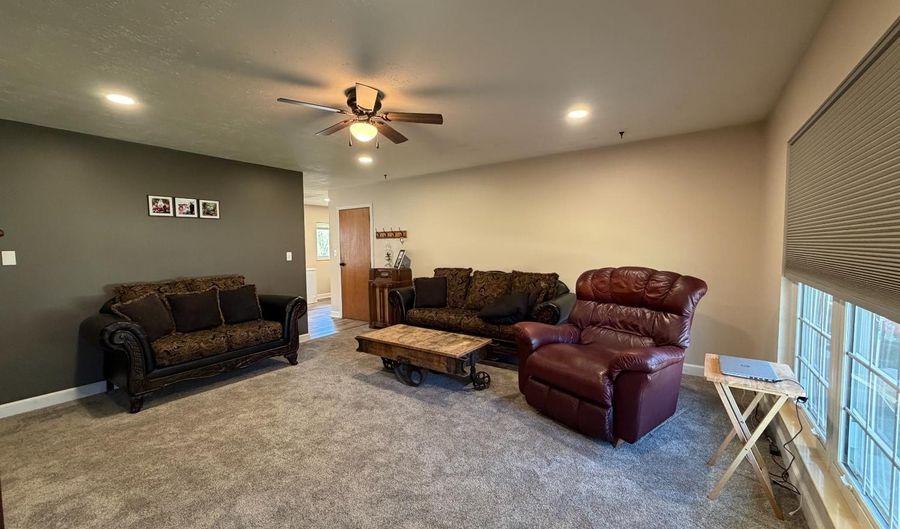 18 Circle Ln, Batesville, IN 47006 - 4 Beds, 2 Bath