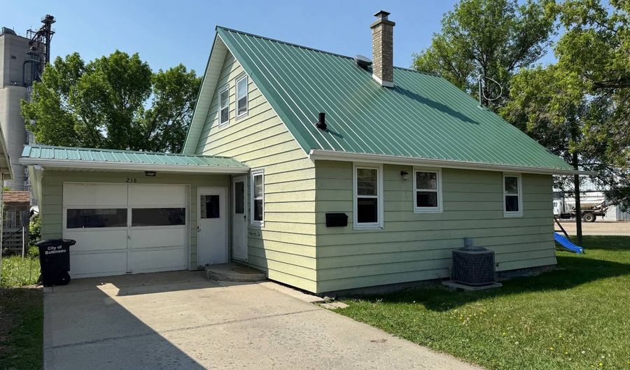 216 4th St E, Bottineau, ND 58318 - 2 Beds, 1 Bath