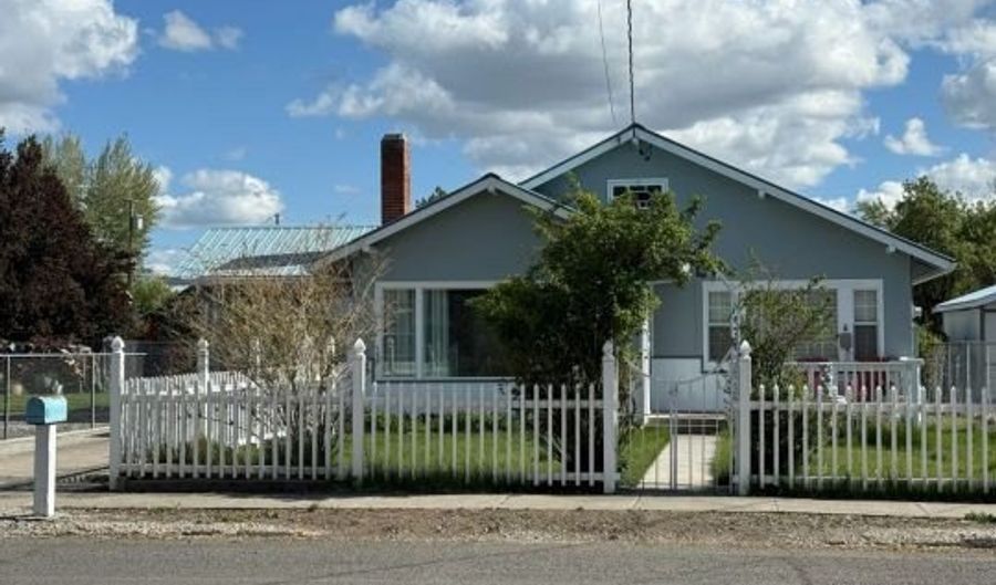 109 Henderson St, Alturas, CA 96101 - 2 Beds, 1 Bath