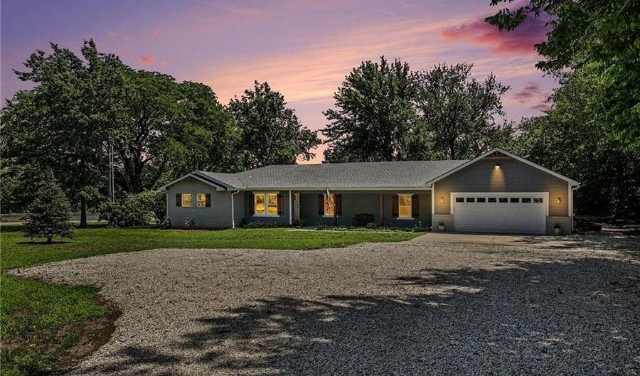 16985 Evans Rd, Basehor, KS 66007 - 4 Beds, 3 Bath