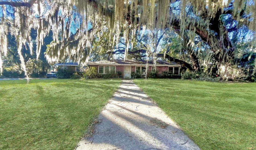 2608 Boyer St, Beaufort, SC 29902 - 4 Beds, 2 Bath